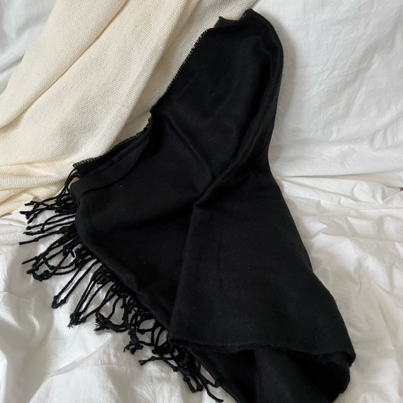 H&M scarf - Picture 2 of 3